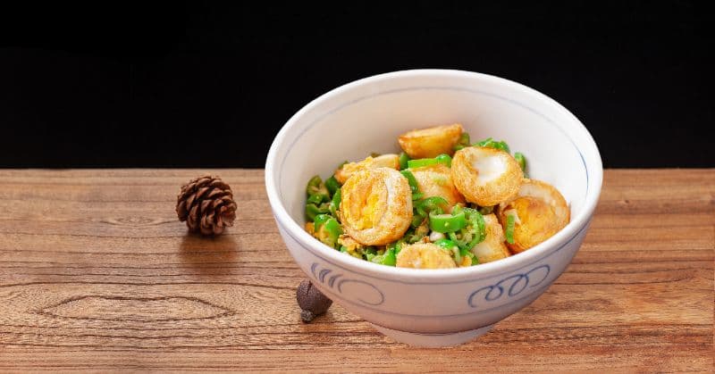 Stir-Fried Eggs with Green Peppers