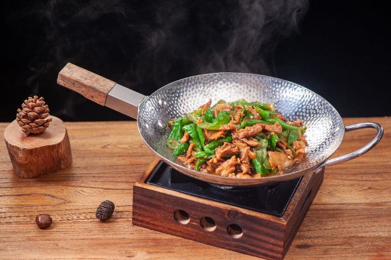 Stir-Fried Pork with Spiral Chili